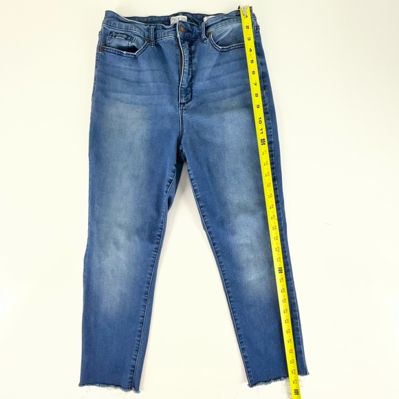 Sofia by Sofia Vergara Women’s Rosa Curvy Ankle Medium Wash Denim Jeans | 12 - Picture 7 of 16